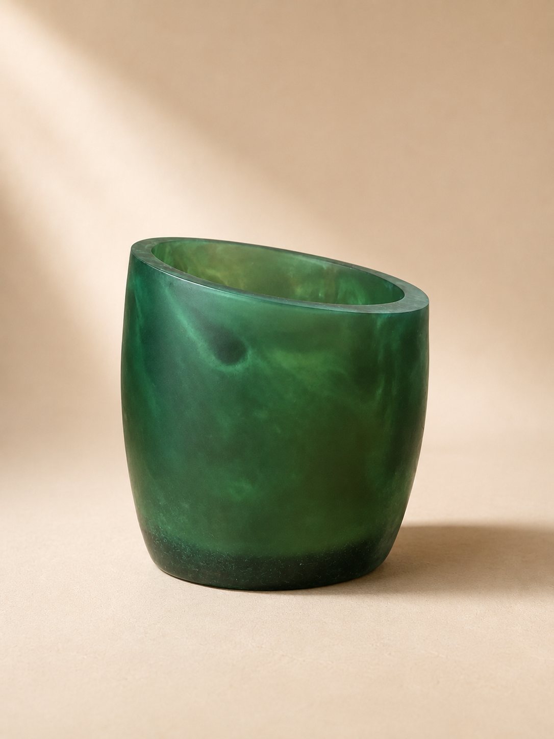 Hielera MARA de resina verde con veta natural